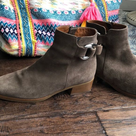 E U C! Aquatalia Faria Taupe Suede Weatherproof Ankle Bootie S : 6 BARELY WORN - Picture 10 of 14